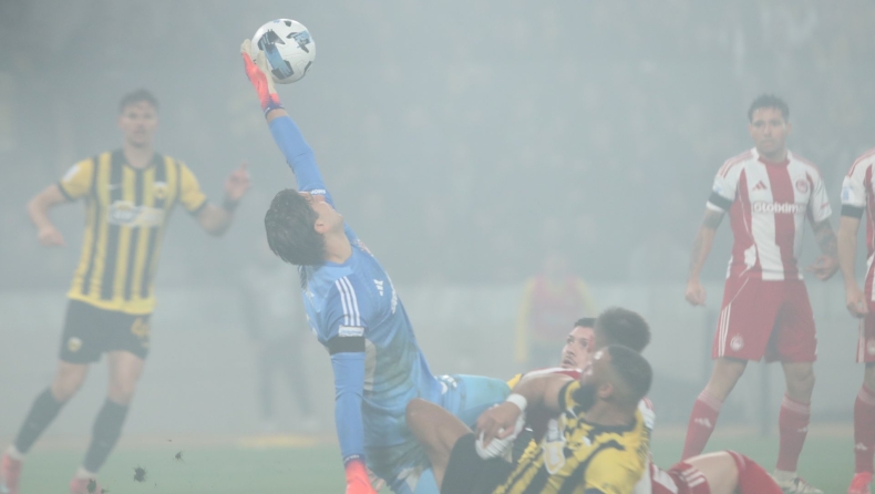 ΑΕΚ - Ολυμπιακός: Τεράστια επέμβαση Τζολάκη στον Γιόβιτς, δοκάρι ο Πινέδα