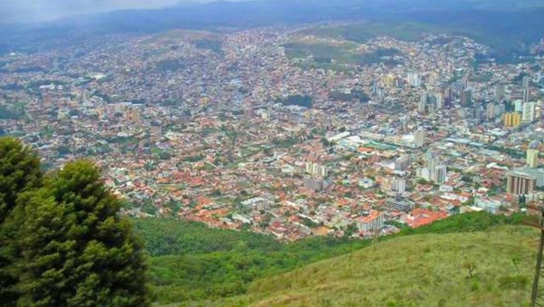 Η πόλη που χτίστηκε μέσα σε ηφαίστειο και έχει 18°C όλο τον χρόνο