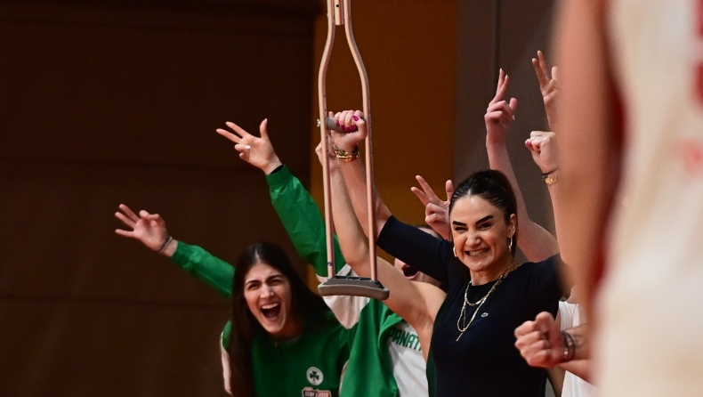 Ολυμπιακός - Παναθηναϊκός: Η Ερντέμ πανηγύρισε με... υψωμένη πατερίτσα