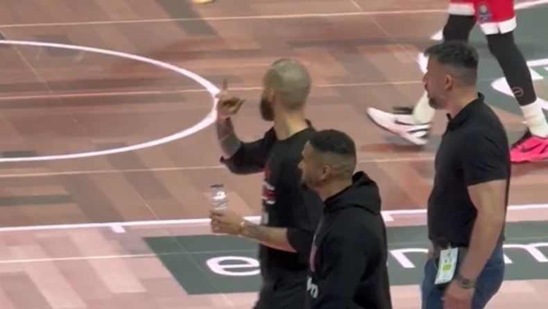 Παναθηναϊκός - Ολυμπιακός: Αποδοκιμάστηκε ο Φουρνιέ κι εκείνος χαιρέτησε την εξέδρα