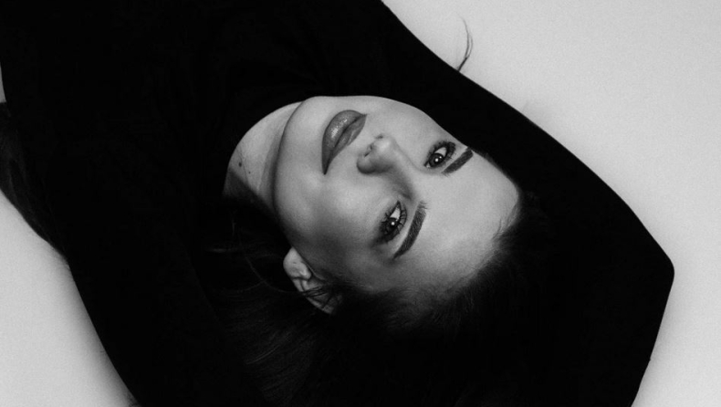 9 σιωπηλά σημάδια ότι διαθέτεις εξαιρετικό EQ, αλλά νιώθεις μοναξιά εξαιτίας αυτού