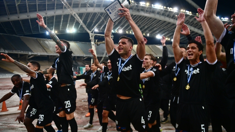 Καλαμάτα: Το... γλέντι παικτών - φιλάθλων με φόντο την κούπα του Super Cup της Super League 2