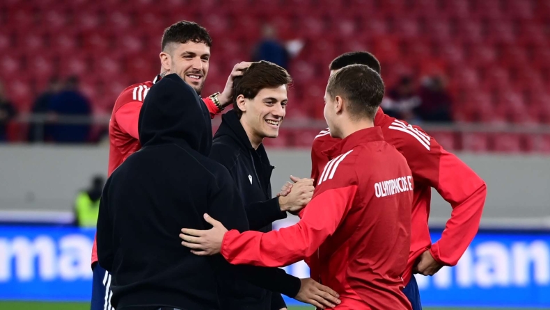 Ολυμπιακός-ΠΑΟΚ: Όμορφες εικόνες με αγκαλιά Κωνσταντέλια-Μουζακίτη και Πασχαλάκη