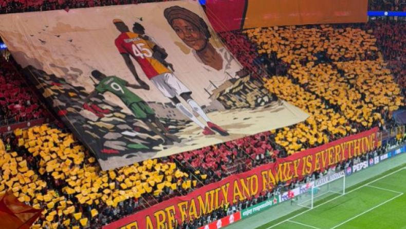 Οσιμέν: Δάκρυσε μπροστά στο πανό για τη μητέρα του που ετοίμασαν οι οπαδοί της Γαλατά 