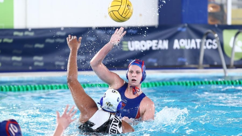 Ο Πανιώνιος νίκησε με χαρακτηριστική ευκολία την ρουμανική Ουνιρέα Άλμπα Ιουλία με 14-2, στην πρεμιέρα του Final 8 του Conference Cup, που φιλοξενεί στη Νέα Σμύρνη. Ο Πανιώνιος πραγματοποίησε έναν πρωινό περίπατο στην πρεμιέρα του στο Final 8 του Conference Cup, που φιλοξενείται από το πρωί της Πέμπτης (26/3) στο κολυμβητήριο της Νέας Σμύρνης. Οι «κυανέρυθρες» νίκησαν με χαρακτηριστική ευκολία την Ουνιρέα Άλμπα Ιουλία από τη Ρουμανία με 14-2 σε παιχνίδι για τον Α' Όμιλο κι αν το απόγευμα (19:45) νικήσουν 