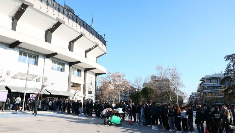 ΠΑΟΚ: Πανικός στη μπουτίκ για τη φανέλα των 100 ετών 