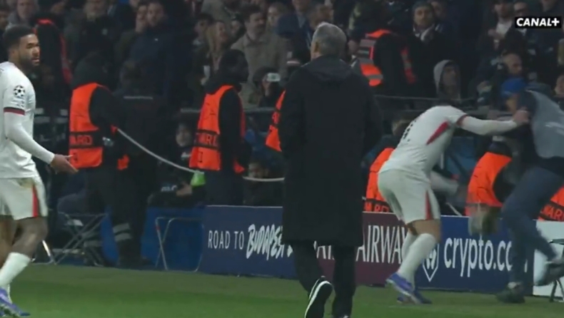 Τσέλσι: Ο Πέδρο Νέτο έσπρωξε και έριξε ball boy, απολογήθηκε μετά το ματς (vid)