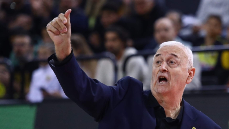 ΑΕΚ: Ο Σάκοτα κράτησε τους παίκτες στα αποδυτήρια μετά την ήττα από το Περιστέρι