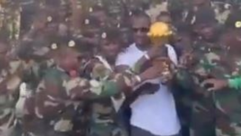 Σενεγάλη: Σε στρατιωτική βάση το τρόπαιο του Copa Africa (vid)