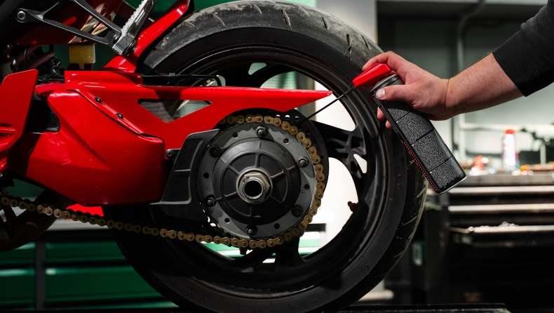 Αλυσίδα μοτοσικλέτας: Οδηγός για σωστό καθαρισμό και συντήρηση