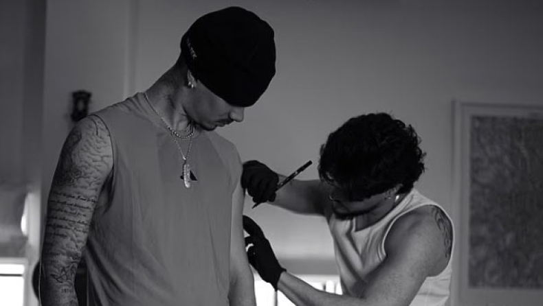 Ρομέο Μπέκαμ: Το νέο τατουάζ με την Ελληνίδα μούσα που εντυπωσιάζει - Ποια είναι