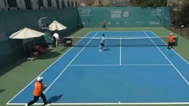 Τενίστες τρέχουν να σωθούν μετά από εκρήξεις στα Ηνωμένα Αραβικά Εμιράτα