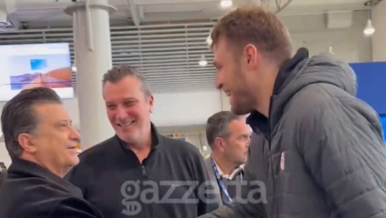 Το τετ α τετ του Σάσα Βεζένκοβ με τον πρόεδρο της ΚΑΕ Παναθηναϊκός, Βασίλη Παρθενόπουλο