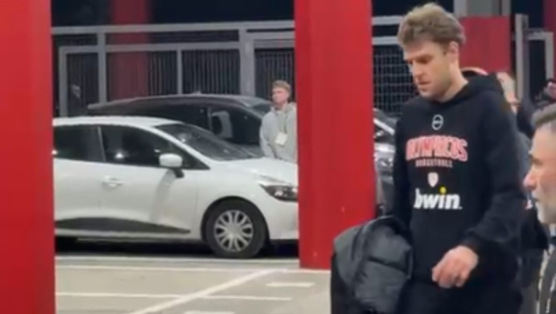 Ολυμπιακός-Παναθηναϊκός: Οι Βεζένκοβ και Μόρις έφτασαν μόνοι στο ΣΕΦ