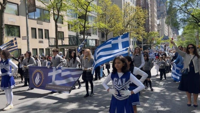 Νέα Υόρκη: Στα γαλανόλευκα η Πέμπτη Λεωφόρος για τα 205 χρόνια από την επανάσταση του 1821