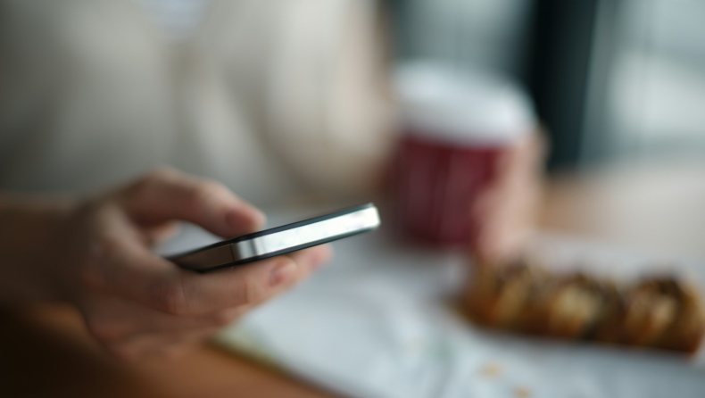 Γιατί αφήνουμε μηνύματα στο «διαβάστηκε»: Η ψυχολογία πίσω από το «δεν απαντάω τώρα»