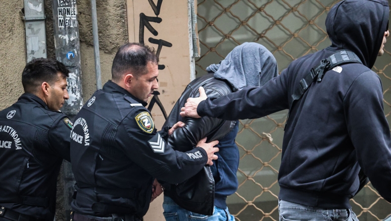 Τραγωδία στο κέντρο της Αθήνας: Νεκρή 30χρονη μετά από πτώση από μπαλκόνι - Προσαγωγή άνδρα