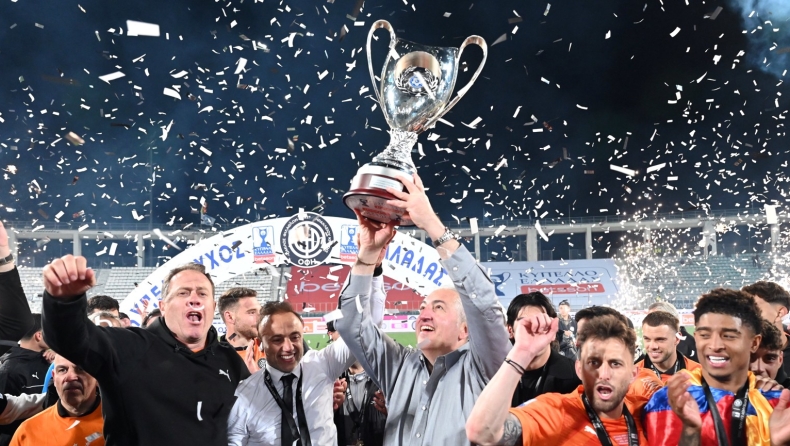 ΠΑΟΚ - ΟΦΗ (Τελικός): Οι πανευτυχείς Μπούσης και Κόντης με το τρόπαιο στα χέρια