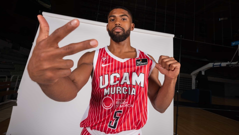 Ντε Τζούλιους: Στην ίδια λίστα με τον Ντράζεν και τον Ναβάρο