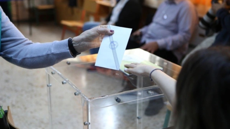 Δημοσκόπηση Pulse: Παραμένει δεύτερος ο Τσίπρας - «Μάχη» ανάμεσα σε Καρυστιανού και ΠΑΣΟΚ για την τρίτη θέση