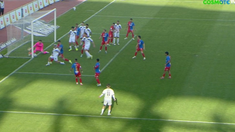 Βόλος - ΟΦΗ: Το φάουλ του Φούντα που οι Κρητικοί διαμαρτυρήθηκαν πως η μπάλα πέρασε τη γραμμή