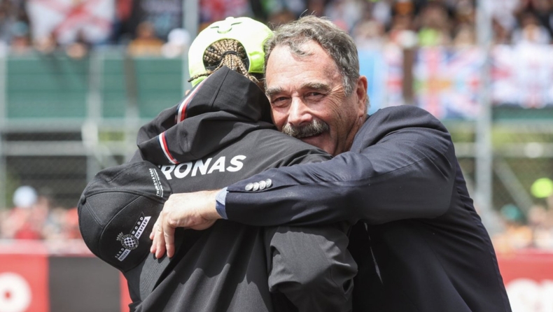 F1: Ο Μάνσελ «βγάζει το καπέλο» στον Χάμιλτον