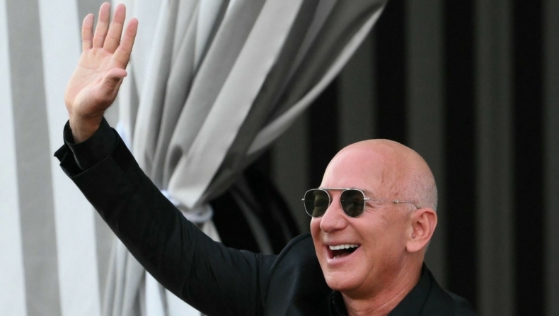 Τζεφ Μπέζος: Τα προβλήματα ενός δισεκατομμυριούχου – Το mega yacht που δεν χωράει, το ελικόπτερο και το υποβρύχιο