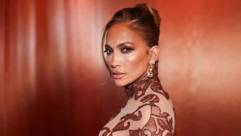 Coachella 2026: Η Τζένιφερ Λόπεζ έκανε το ντεμπούτο της στα 56 της και έκλεψε την παράσταση με το σέξι κορμάκι της