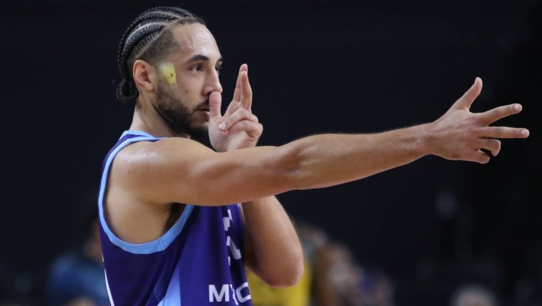 Ντέβιν Κάναντι: «Είπα στην αρχή "όχι" στη Μύκονο, αλλά μεγαλώνω μαζί της»