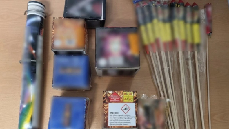 Ελευσίνα: Συνελήφθη 44χρονος με πάνω από 630 βεγγαλικά – Τον έπιασαν οι ΔΙΑΣ τη στιγμή που άναβε κροτίδα