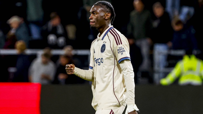 Άγιαξ: Σταμάτησε να μιλάει με τους γονείς του για να ανανεώσει