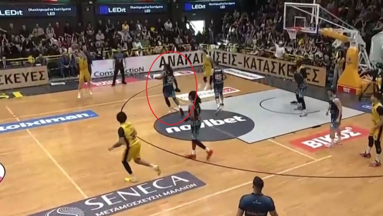 Μαρούσι - Κολοσσός: Τρομερό σκηνικό με Άκιν, έπαιζε κρατώντας το παπούτσι στο χέρι του!