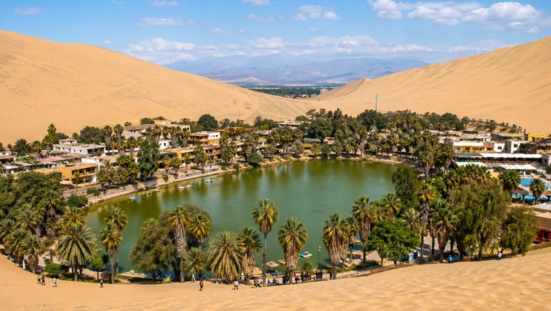 Η πιο αλλόκοτη όαση στον κόσμο: Νερό, αμμόλοφοι και ο περίεργος θρύλος με μια... γοργόνα