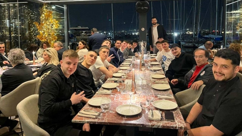 Ολυμπιακός: Γιορτινό γεύμα με οικοδεσπότη Πίτερς για τους πρωταθλητές Έφηβους!