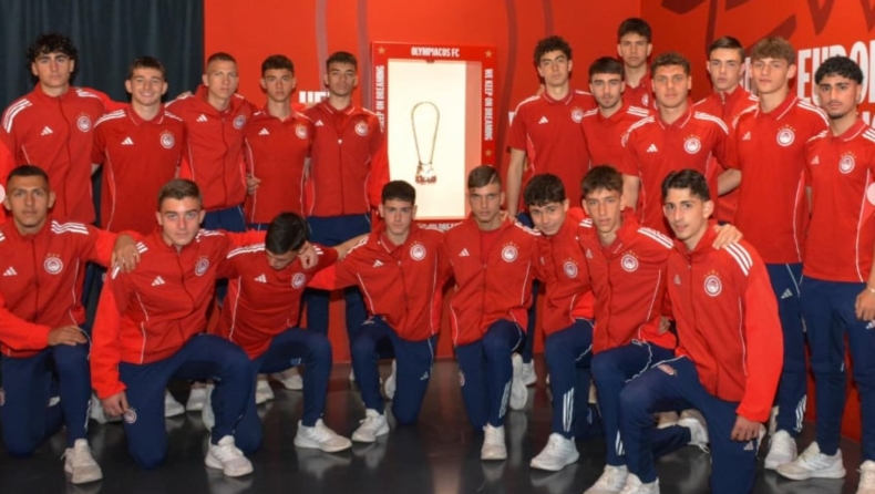 Ολυμπιακός: Η νέα γενιά των παικτών των Πειραιωτών στο μουσείο της ομάδας