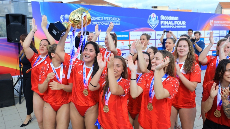 Ολυμπιακός: Η απονομή του τίτλου στις Κυπελλούχες Ελλάδας