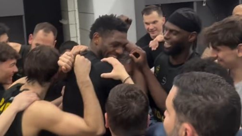 Μαρούσι: Ο Παπαθεοδώρου «πνίγηκε» στις αγκαλιές των παικτών του