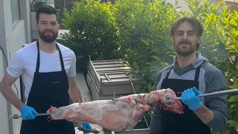 Πίτερς, Πάπας: Πιστοί στο ελληνικό έθιμο, σούβλισαν αρνί το Πάσχα