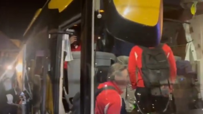 Χαμός στην Ανδαλουσία: Οπαδοί «επιτέθηκαν» σε παίκτες και προπονητικό επιτελείο της Σεβίλλης