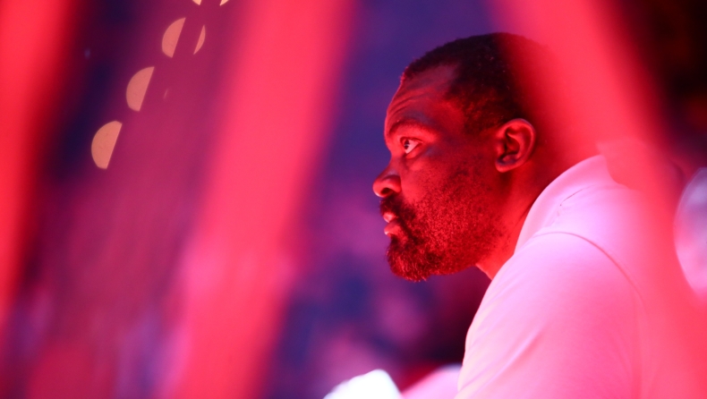 «Αθέατες Νίκες»: Πάνω σε τσακισμένες σελίδες