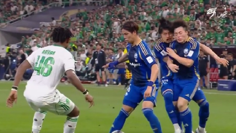 Συμπαίκτες συγκρούστηκαν μεταξύ τους και γκρέμισαν ακόμη έναν παίκτη