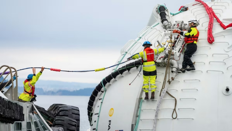Οι ΗΠΑ εκτοξεύουν γιγάντιες σφαίρες στη θάλασσα: Θα μπορούσε να είναι μια νέα ενεργειακή πύλη