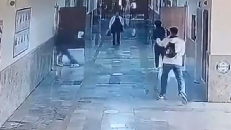 Βίντεο ντοκουμέντο από το μακελειό σε σχολείο της Τουρκίας: Η στιγμή που ο ένοπλος εισβάλλει και ανοίγει πυρ