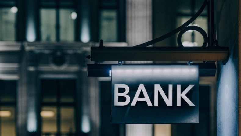 Μισθοί άνω του 1 εκατ. ευρώ για 25 Έλληνες τραπεζίτες