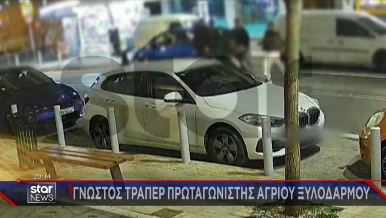 Πασίγνωστος τράπερ «παίζει» μπουνιές σε κεντρικό δρόμο της Πετρούπολης (vid)