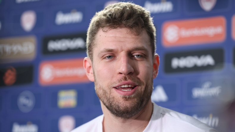 Βεζένκοβ: «Καινούργια η μόδα να μιλάει ο ένας για τον άλλον... »