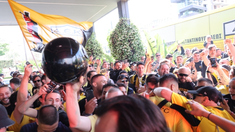Θρίαμβος και Ενθουσιασμός για την ΑΕΚ στην Πορεία τους προς τη Νέα Φιλαδέλφεια