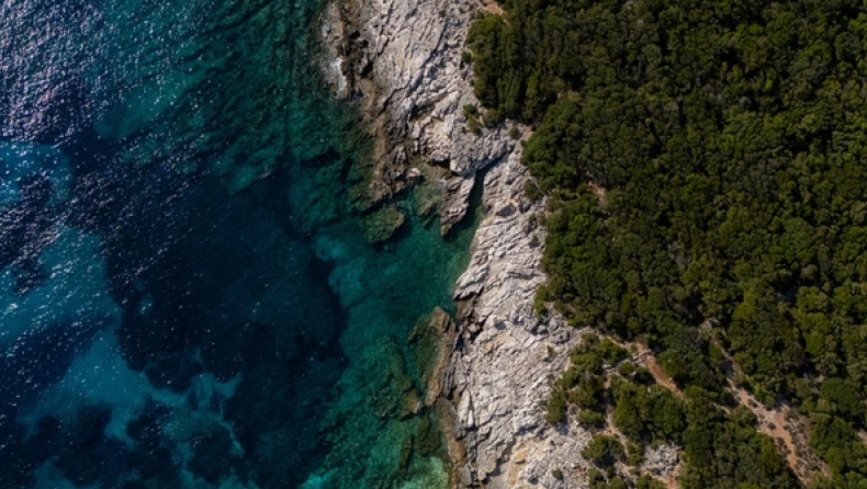 Το ελληνικό ιδιωτικό νησί που πωλείται στην τιμή διαμερίσματος: Ο λόγος πίσω από την «ευκαιρία»