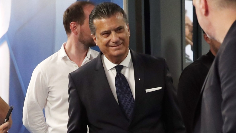Παρθενόπουλος για τα εισιτήρια: «Στάθηκα στην ουρά ως όφειλα, γιατί να μην συμβαίνει το ίδιο και για τους υπόλοιπους φιλάθλους;»