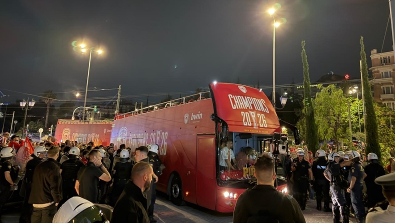Ολυμπιακός: Αυτό είναι το ανοικτό πούλμαν που θα μεταφέρει τους «ερυθρόλευκους»